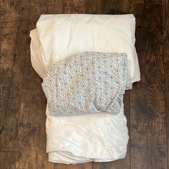Pottery Barn Kids Crib/toddler bed sheet and mattress cover - Picture 1 of 7